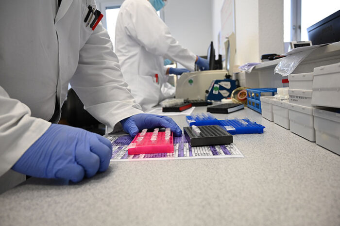 laborhilsfkraft mikrobiologie